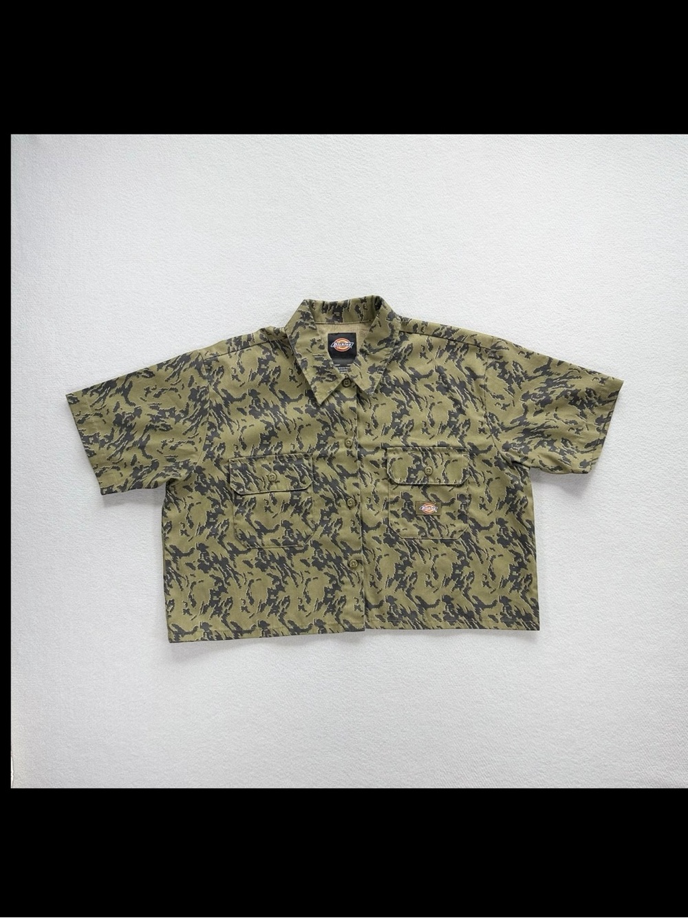 Dickies Women’s Cropped Camo Button Up Shirt Large Gorpcore Utility - Picture 2 of 10